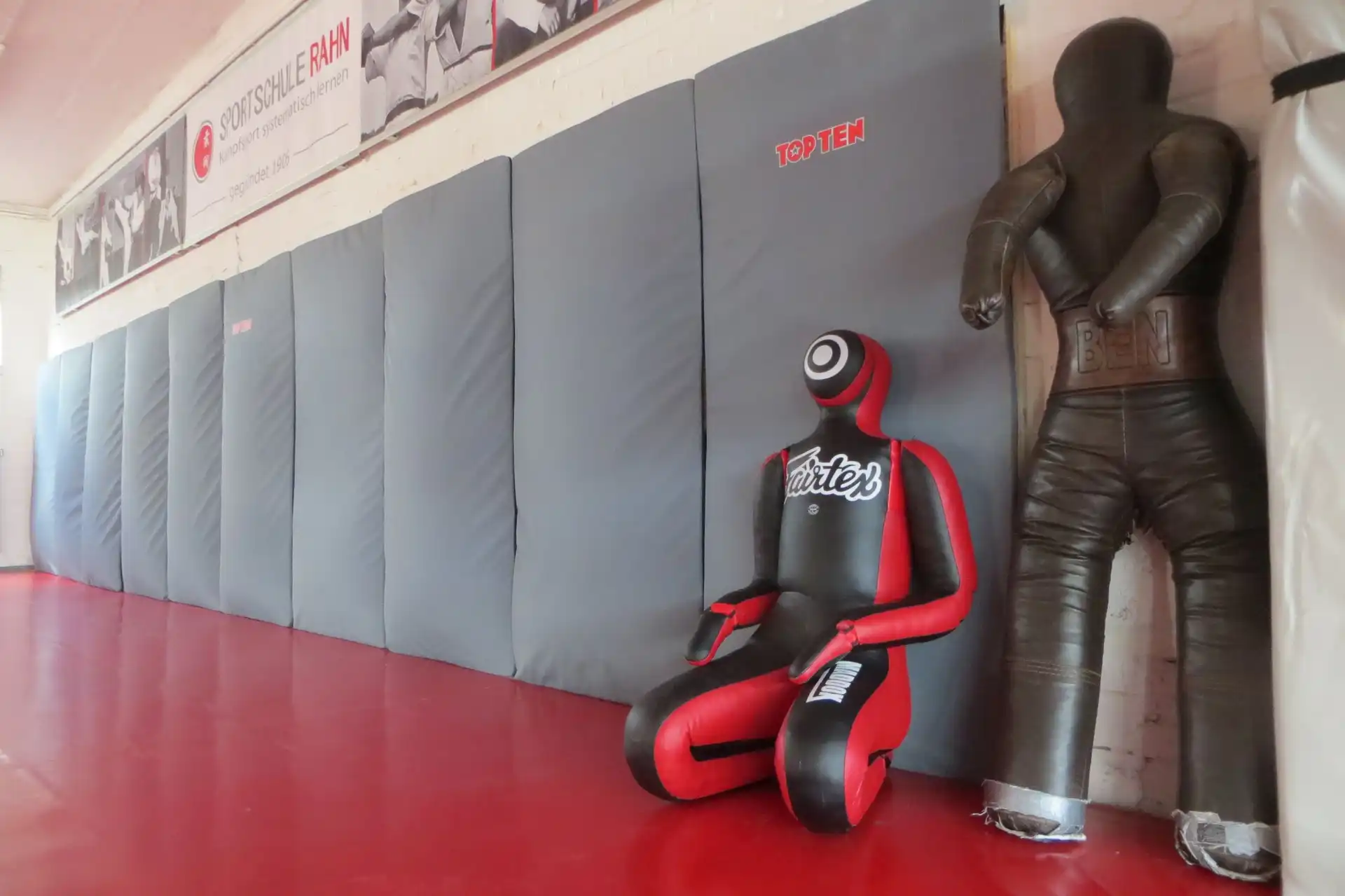 Sportschule Rahn Außenfläche - Räumlichkeit 2